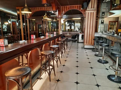 Cafeteria en funcionamiento en narón