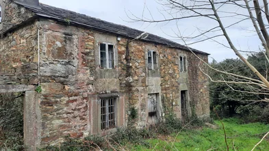 Casona en piedra para restauracion en san sadurniño