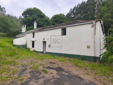 Casa de piedra con hórreo y finca en san sandurniño