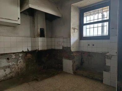 Casa adosada con bodega y finca en piñeiros, narón