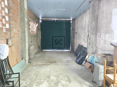 Local comercial con patio en catabois-ferrol