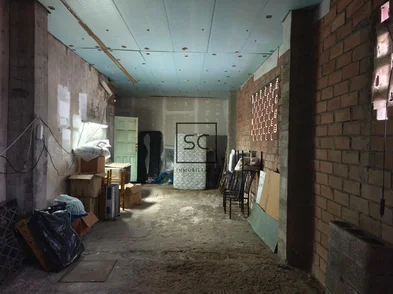 Local comercial con patio en catabois-ferrol