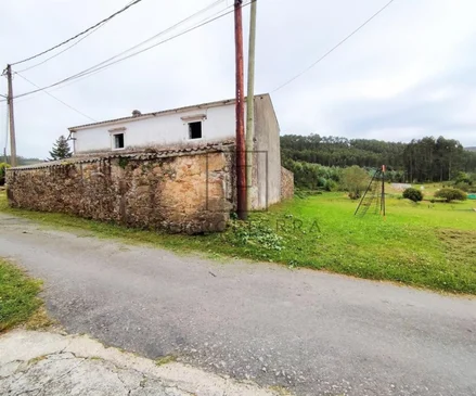 Se vende casa con finca urbanizable en esmelle, ferrol