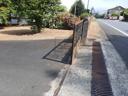 Horno panificador en funcionamiento con dos viviendas independientes en valdoviño, valdoviño