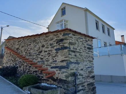 Casa de 3 plantas con finca en sedes-narón