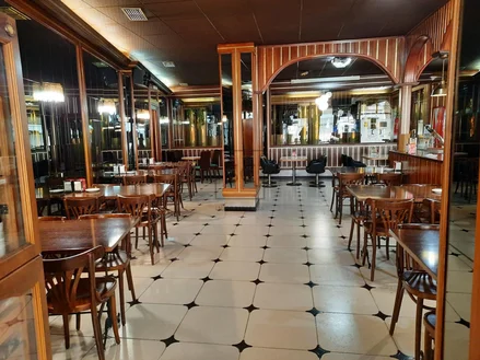 Cafeteria en funcionamiento en narón
