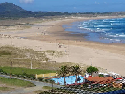 Piso con terraza y vistas al mar