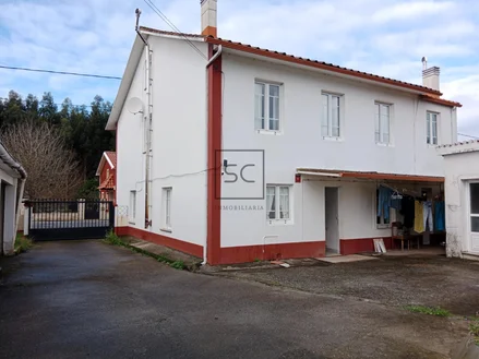 Casa con bodegas y nave en sequeiro-valdoviño