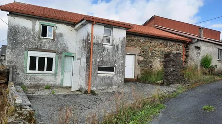 Casa rustica para reformar en moeche