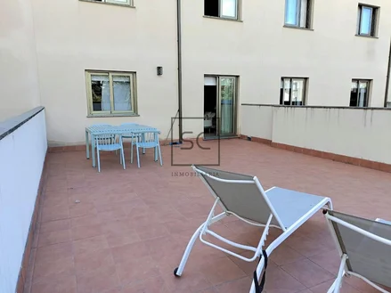 Apartamento con terraza y garaje, cercano a la playa