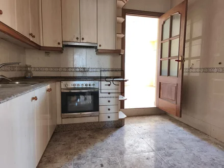 Vivienda de 4 plantas con finca en mugardos