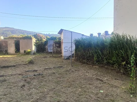 Casa con finca para rehabilitar en solar urbano