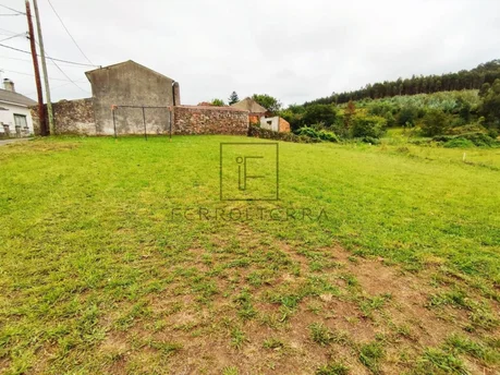 Se vende casa con finca urbanizable en esmelle, ferrol
