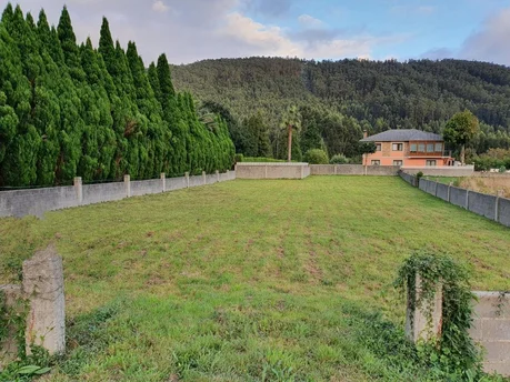 Finca edificable en presa del rey, narón