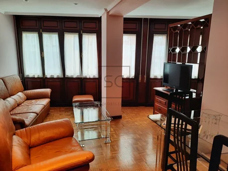 Piso Amueblado de Cuatro Habitaciones con Ascensor