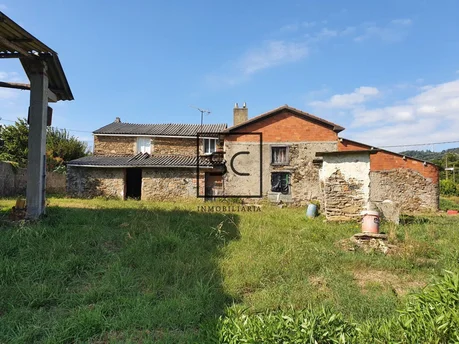 Casa con finca en sedes, narón
