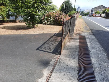 Horno panificador en funcionamiento con dos viviendas independientes en valdoviño, valdoviño