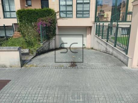 Adosado con jardín en a zapateira