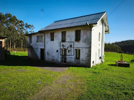 Casa de piedra con garaje y finca en cerdido