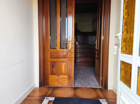 Casa con garaje, patio y finca en cedeira