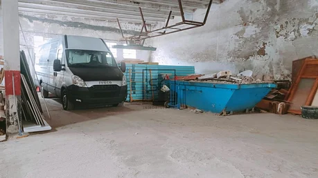 Amplio conjunto comercial, tres locales y nave en canido, ferrol