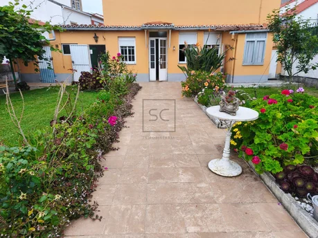 Dos Viviendas en Neda, con Finca y Aparcamiento