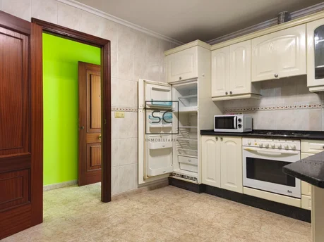 Bajo vivienda con terraza cubierta en catabois-ferrol