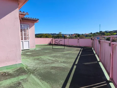 Vivienda de 4 plantas con finca en mugardos