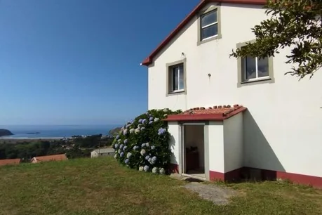 Casa con vistas al mar en pantín, valdoviño