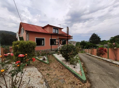 Casa de 3 plantas y garaje en Meirás, Valdoviño.