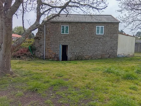Casa de piedra con finca rústica en serantes, ferrol
