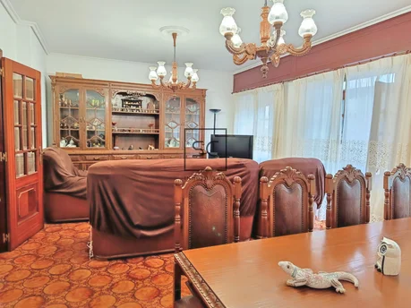 Chalet con finca y garaje en Narón.