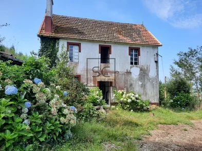 Casa para reforma integral con finca en sedes, narón