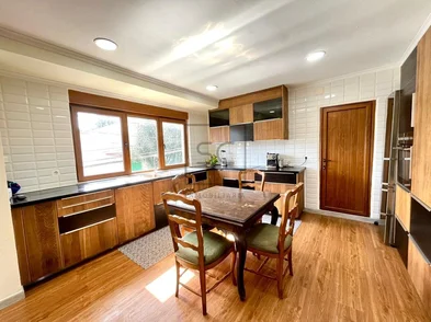 Bonita casa con jardín y terraza en zona céntrica narón