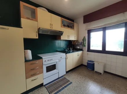 Se alquila bajo en meirás