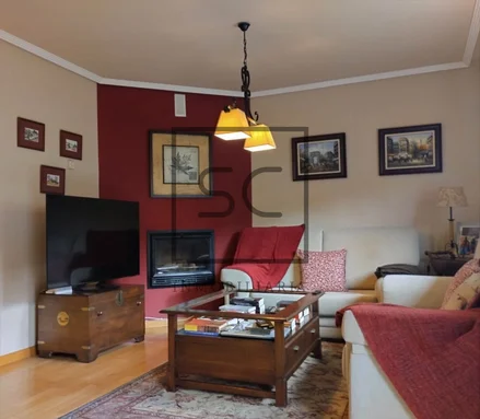 Chalet adosado con jardín