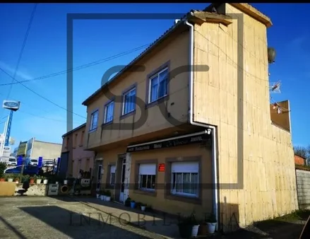 Casa con bajo comercial en santiago