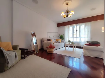 Luminoso dúplex ascendente en cedeira