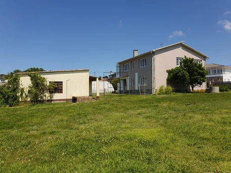 Casa con bodega y finca en san pedro de nos, oleiros