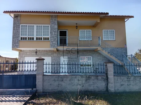 Casa con finca en mugardos