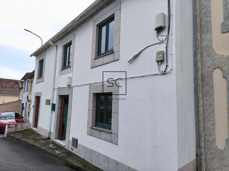 Adosado de dos plantas, patio, bodega y finca en maniños-fene