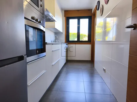 Bajo vivienda con terraza en neda