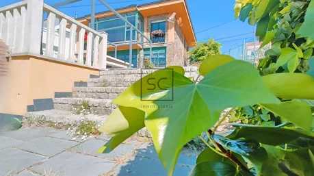 Amplia casa con vistas a la ría en fene