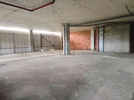 Bajo comercial en el alto del castaño, narón