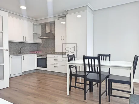 Luminoso piso con ascensor en el centro