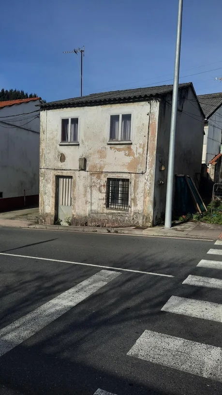 Casa para reforma integral en serantes, ferrol