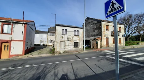Casa para reforma integral en serantes, ferrol