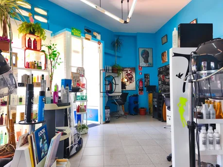 Peluquería totalmente equipada en Santa Marina, Ferrol