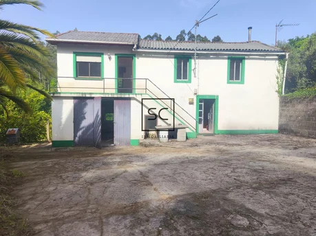 Casa con garaje y finca en San Román, Cedeira