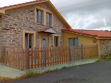 Casa de piedra en Lavandeira, Cabanas.